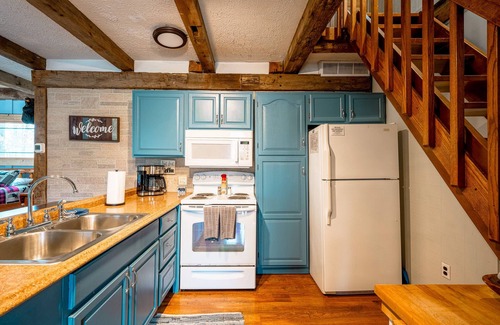 Schnellville House | Whispering Pines Cabin at Patoka Lake
