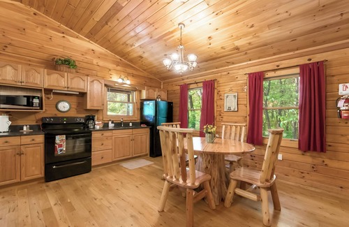 Logan Cabin | Whispering Pines 1-bedroom cabin, 4 guests, 65 acres 1/2 mile from Old Man's Cave