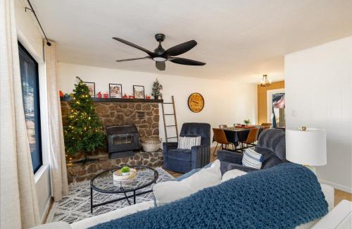 Kachina Village Villa | Whispering Pines: Foosball Grill More