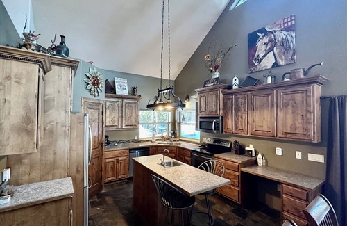 McCall House | Whispering Pines Retreat, Private Spa/Rec Trailers allowed, Whispering Pines Retreat