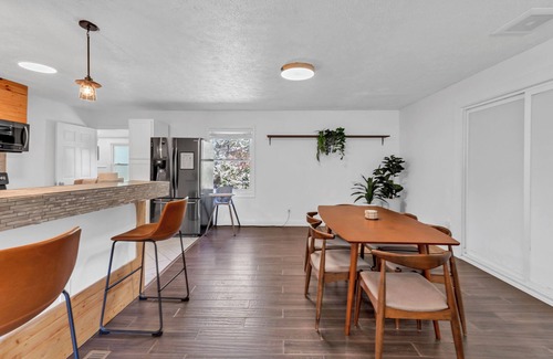 Fayetteville House | Whispering Willow Retreat - 14 min to Rafting & NRG