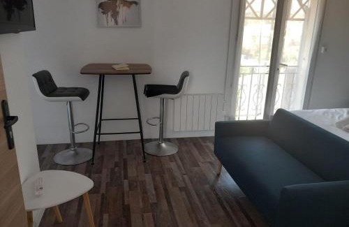 Saint-Paul-de-Fenouillet Apartment | White and Cotton Suite