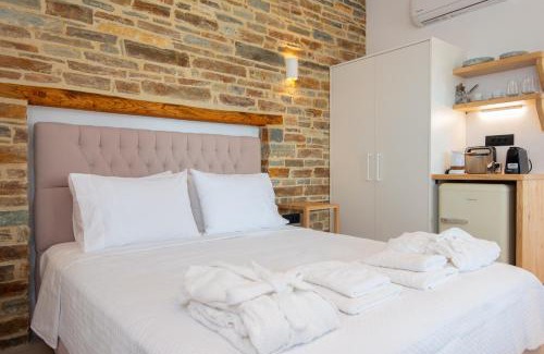 Platis Gialos Apartment | White & black Suites