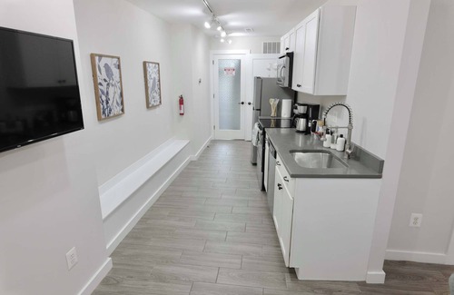 Shaw Apartment | White Brick Retreat - Shaw