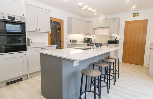 Amlwch House | WHITE BULL HOUSE, family friendly, with a garden in Amlwch