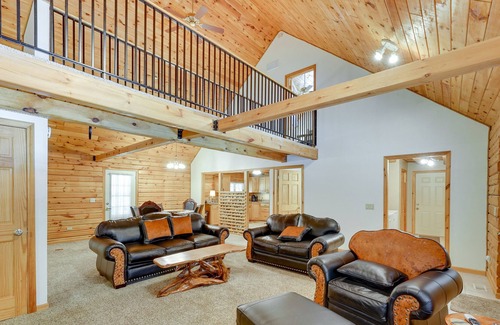White Cloud Cabin | White Cloud Cabin w/ Deck: 2 Mi to Hardy Dam Pond
