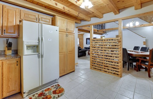 White Cloud Cabin | White Cloud Cabin w/ Deck: 2 Mi to Hardy Dam Pond