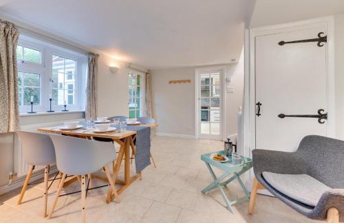 Sweffling House | White Cottage
