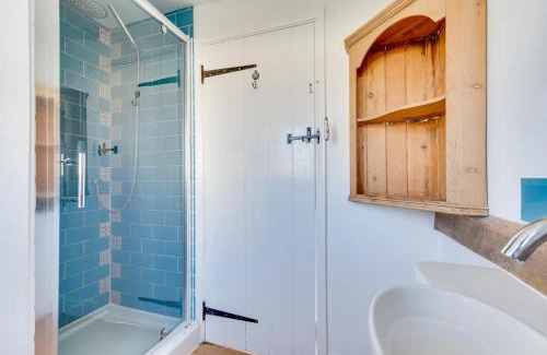 Sweffling House | White Cottage