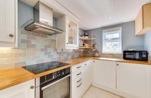 Sweffling House | White Cottage