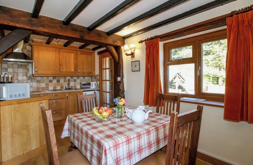 Farlow Cottage | WHITE COTTAGE, pet friendly, with a garden in Cleobury Mortimer