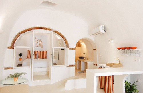 Finikia House | White Grape Suites