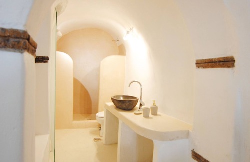 Finikia House | White Grape Suites