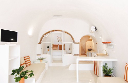 Finikia House | White Grape Suites