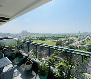 Gurugram Apartment | White Grass3 Cozy Apt in Gurgaon