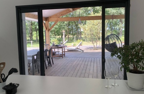 Saint-Vivien-de-Medoc Villa | WHITE HOUSE