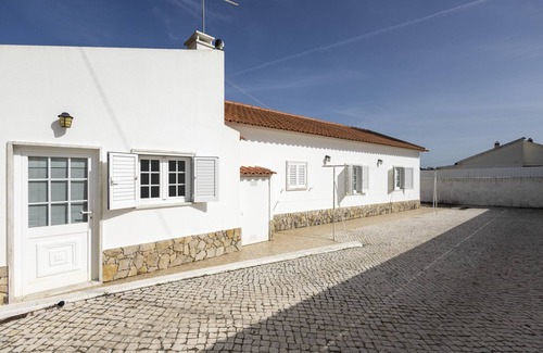 Mafra Ski Chalet | White House by ACasaDasCasas