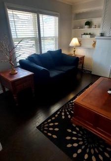 Near East Columbus Villa | White House on Long Street