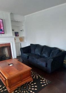 Near East Columbus Villa | White House on Long Street