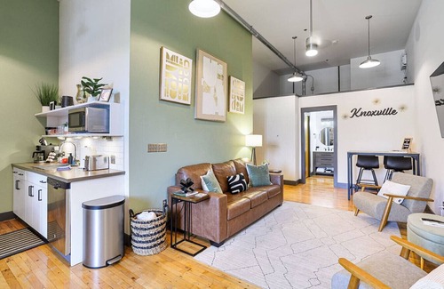 Old City Apartment | White Lily Leisure ~ Walk to DT