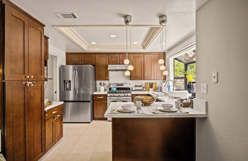 Rowland Heights House | White Lotus Resort Pool Home 4B3B - 5 Parking Spot