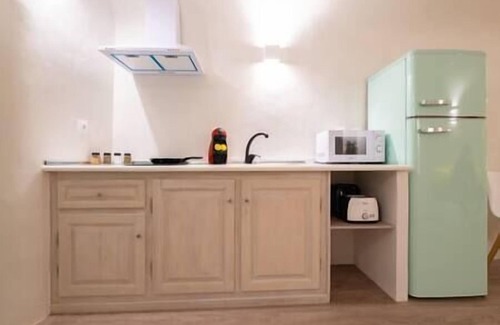 Pyrgos House | White Orchid Cave House
