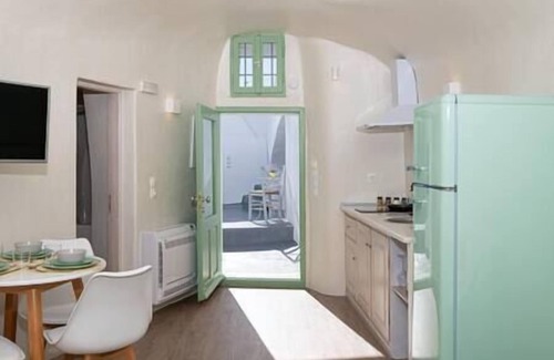 Pyrgos House | White Orchid Cave House