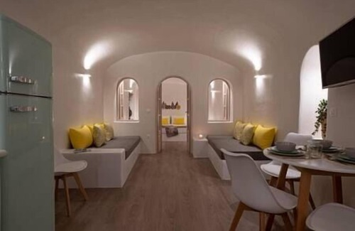 Pyrgos House | White Orchid Cave House