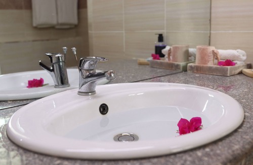 Mtwapa Hotel | White Peacock Resort