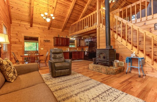 Nelsonville Cabin | White Pine - Cozy Cabin with Relaxing Hot Tub!