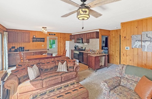 Three Lakes Cabin | White Pines Cabin: Ideal Location for Fall Colors & Fishing~Inc. 12 boats+motor!