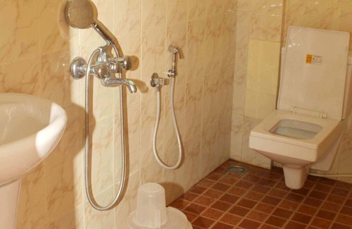Kakkanad Hotel | White Residency
