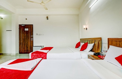 Kakkanad Hotel | White Residency