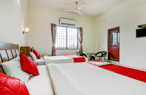 Kakkanad Hotel | White Residency
