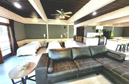 Flippin Cabin | White River Lodge # 2