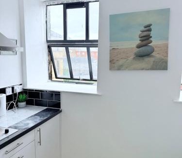 Bradford Apartment | White Rose Double Bed Apartment