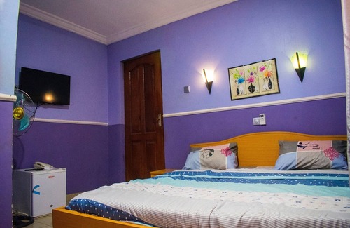 Alimosho Hotel | White Rose Suites