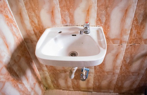 Alimosho Hotel | White Rose Suites