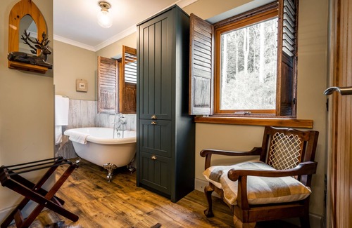 Invergordon Bed & Breakfast | White Rose Tower