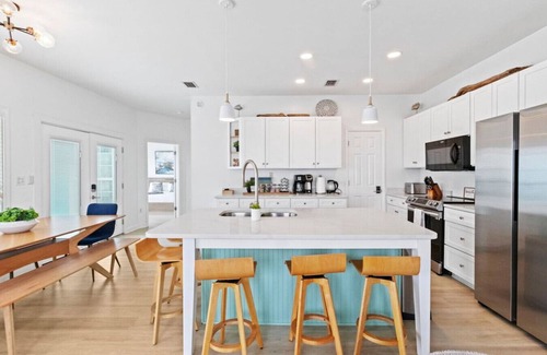 Saint Elmo House | White Sand Beachfront Paradise