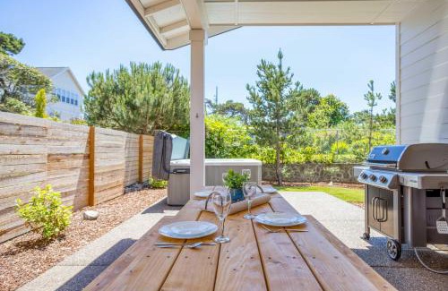 Lincoln City House | White Sand