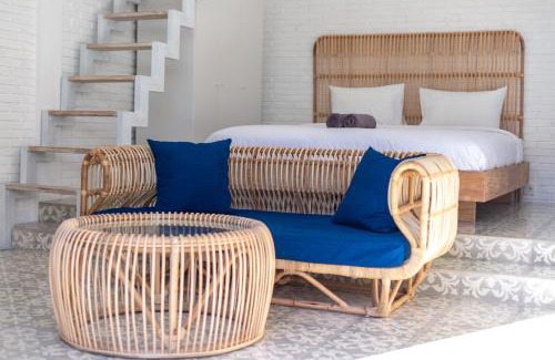 Batu Bolong Villa | White Studio, villa with private pool Canggu