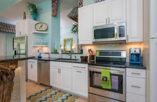 Vero Beach House | WHITE SURF Stunning Pool Home @ Round Island Park OCEAN, PARK & RIVER VIEWS!