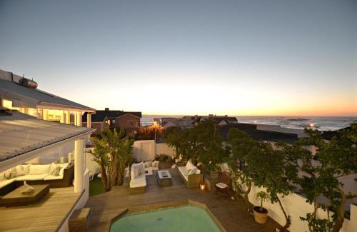 Bloubergstrand House | White Waves Beach House