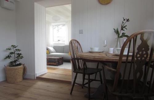 Praa Sands Apartment | White Willows