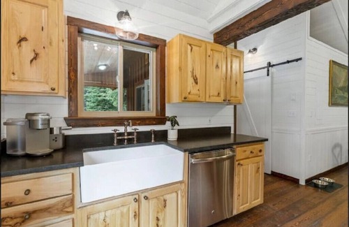 Whitefish Cabin | Whitefish Outpost Cozy Cabin. 3 miles from town!