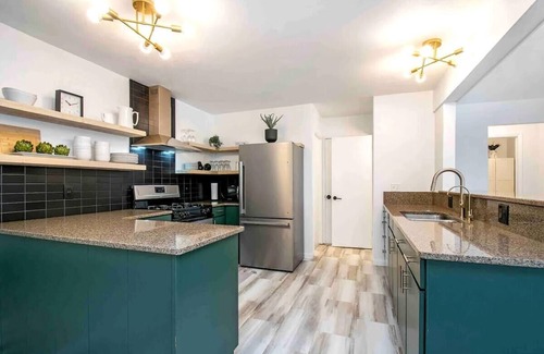 Goshen House | Whitehouse Retreat! 4-bedroom house with Pool, WiFi and AC in tranquil Goshen