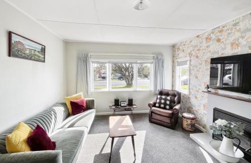 Whitianga House | Whitianga Blue Bach - Location Location Location!