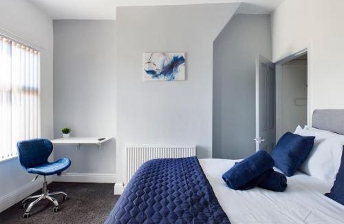 Stoke-on-Trent House | Whitmore House By RMR Accommodations - Newly Refurbed - Modern - Parking - Central