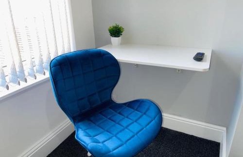 Stoke-on-Trent House | Whitmore House By RMR Accommodations - Newly Refurbed - Modern - Parking - Central